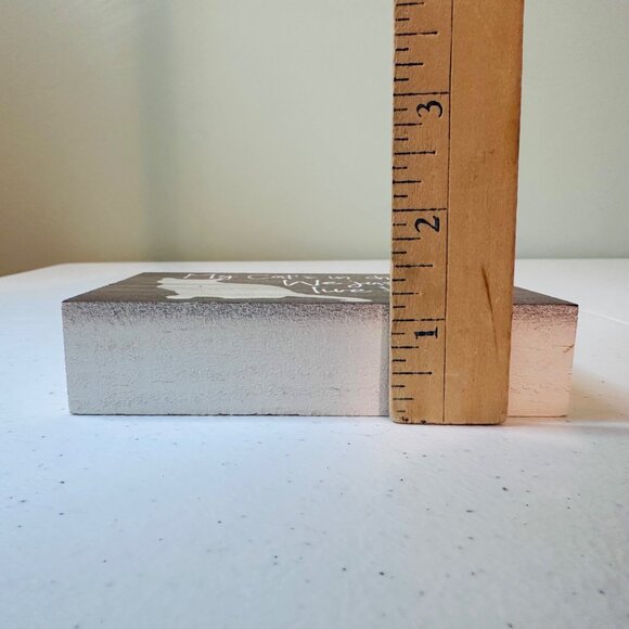 Wooden Cat Quote Sign "My Cat's In Charge. We Just Live Here." - Picture 6 of 8